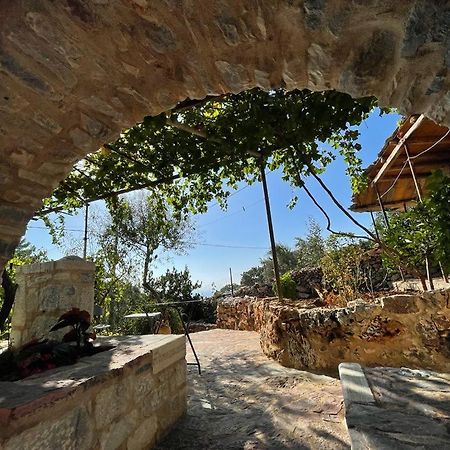 Find Your Peace In A Traditional Country House!! Láyia 외부 사진