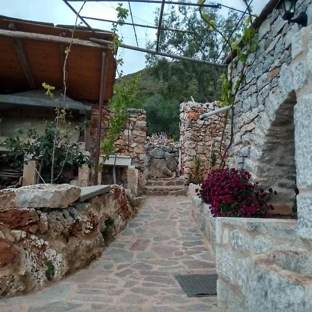 Find Your Peace In A Traditional Country House!! Láyia 외부 사진