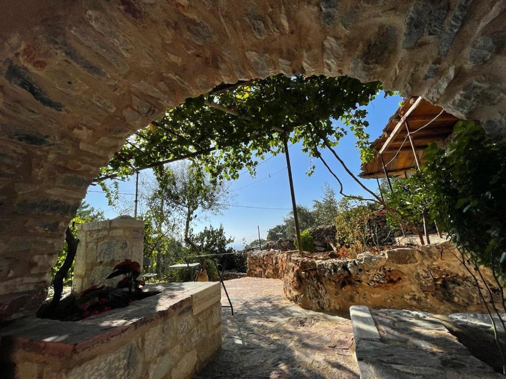 Find Your Peace In A Traditional Country House!! Láyia 외부 사진