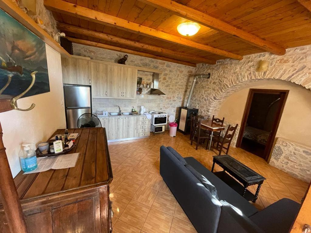 Find Your Peace In A Traditional Country House!! Láyia 외부 사진