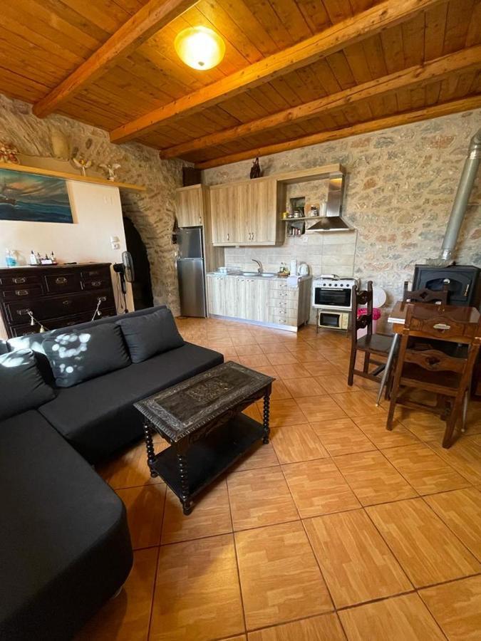 Find Your Peace In A Traditional Country House!! Láyia 외부 사진