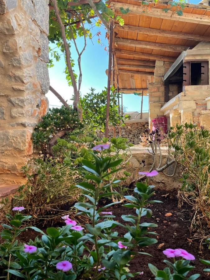 Find Your Peace In A Traditional Country House!! Láyia 외부 사진