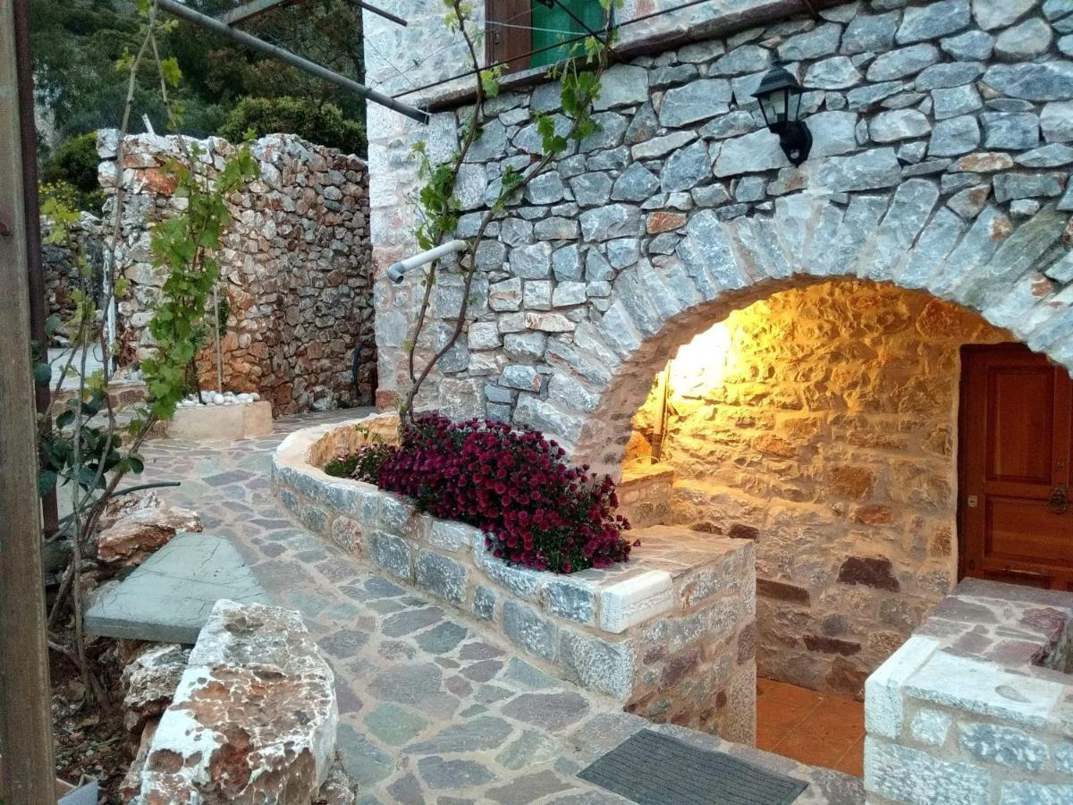 Find Your Peace In A Traditional Country House!! Láyia 외부 사진