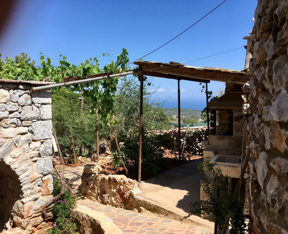 Find Your Peace In A Traditional Country House!! Láyia 외부 사진